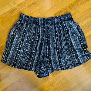 Rue21 +black and white shorts. 2x